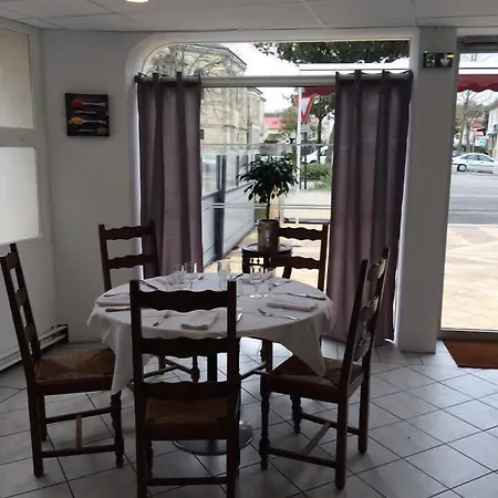 L' Albret Chr Hotel 2*